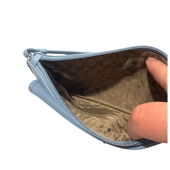 ViNTaGe Y2K COACH Soho Powder Blue Leather Buckle Wristlet - Picture 7 of 8